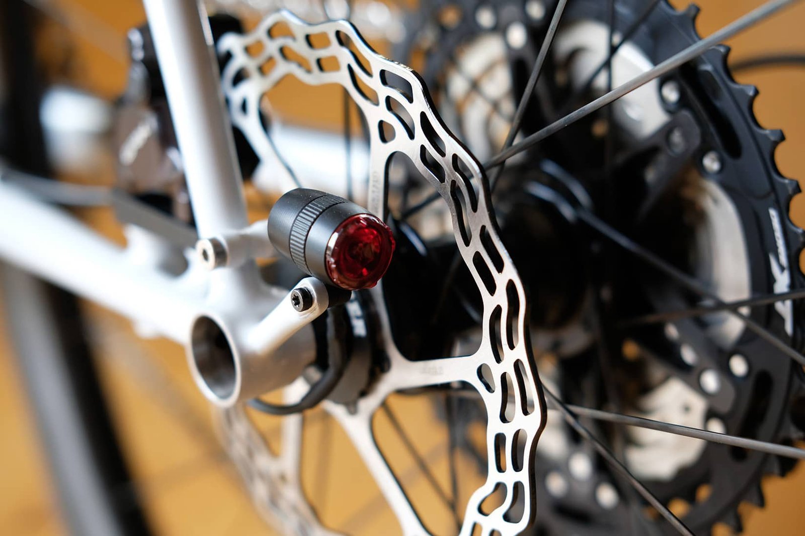 feu-arriere-velo-dynamo-aloueta