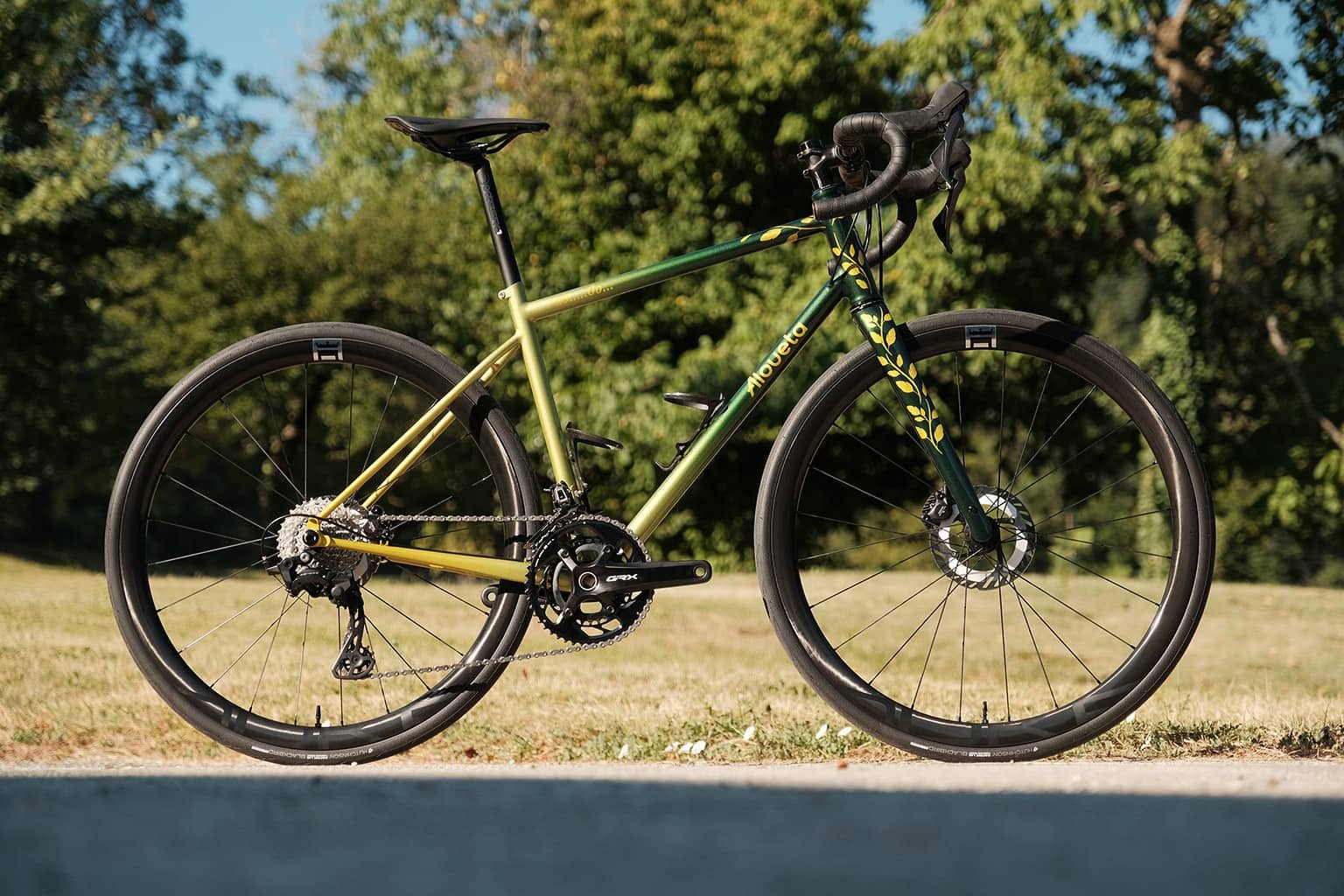 velo-allroad-vert-aloueta-acier